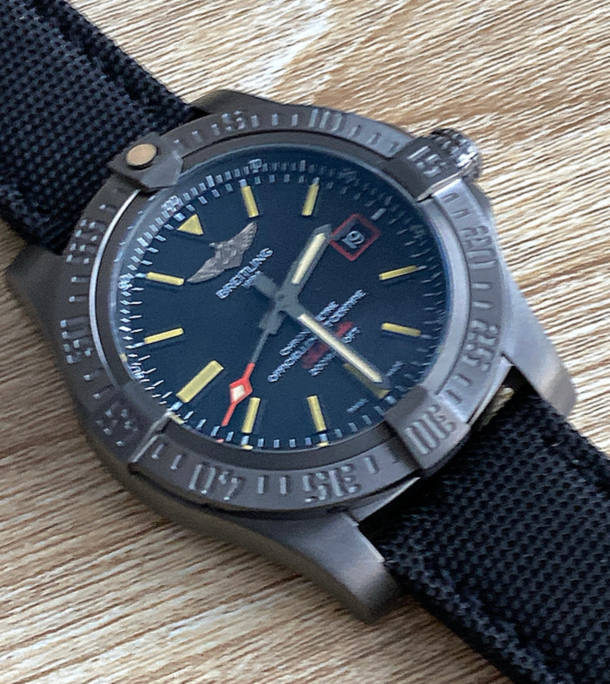 بريتلنج بلاك بيرد تيتانيو و سير كاربون فايبر - كلين طبق الأصل ماكينة سويسري - الساعة اصدار خاص متوفر قطعة واحدة