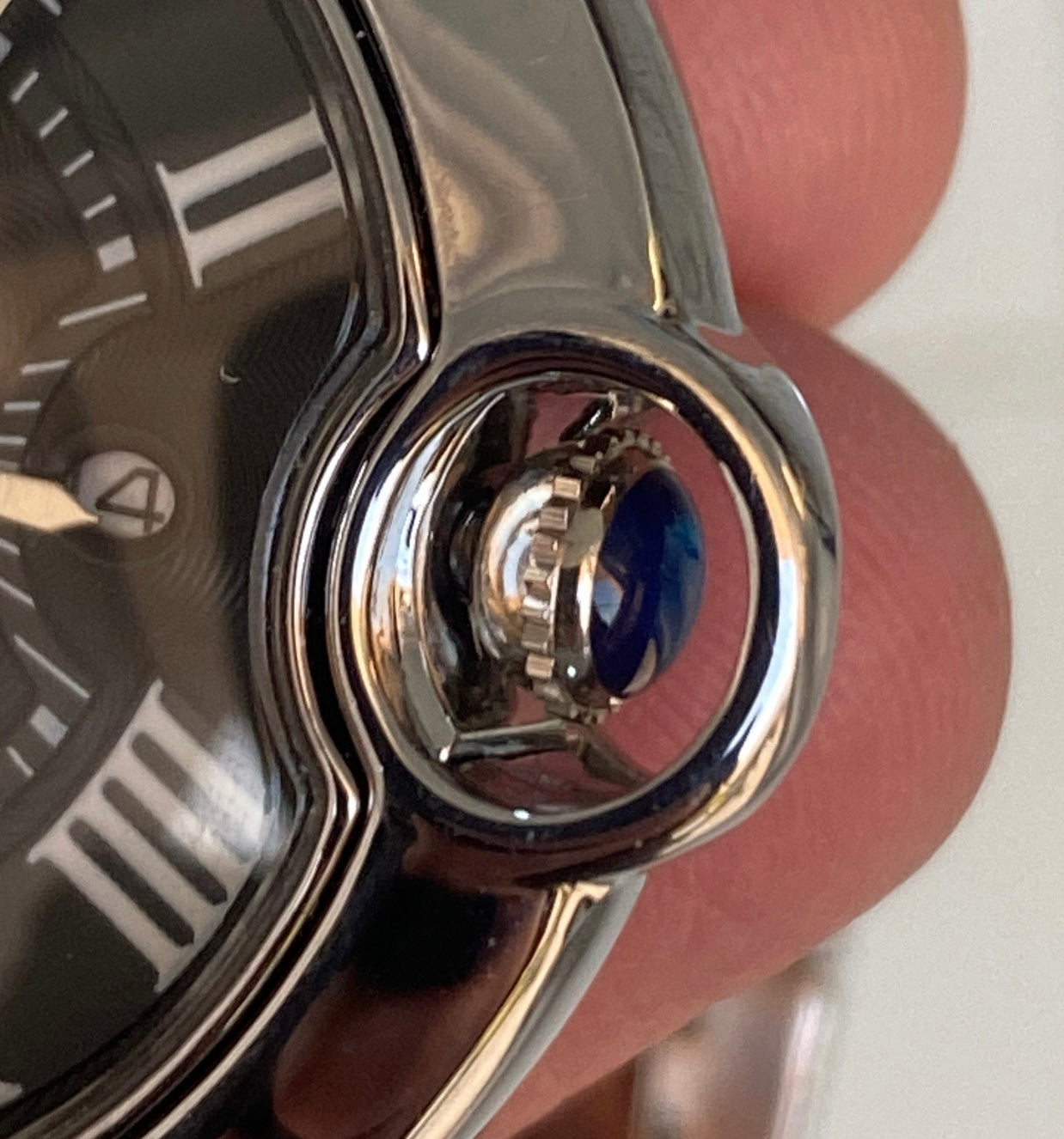 السعر بالدينار الاردني120 دينار  ساعه كارتير فضي و اسود