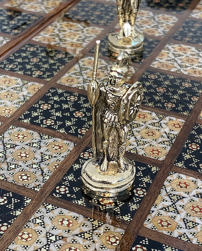 طاولي + شطرنج  زخرفة سوداء راقية صناعة يدوية - جنطة جلد فاخرة السعر بدون احجار شطرنج ٥٥٠ الف ومع احجار شطرنج ٦٥٠ الف