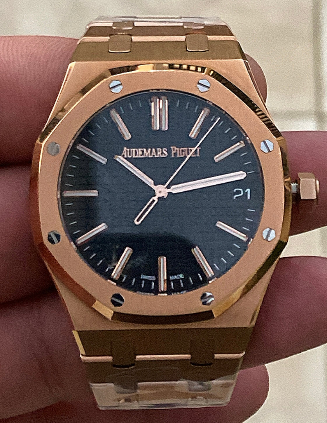 AP ROYAL OAK - رويال اوك كلين اعلى جودة- روز جولد  (السعر بالاردني 550 دينار واصلة لعمان)