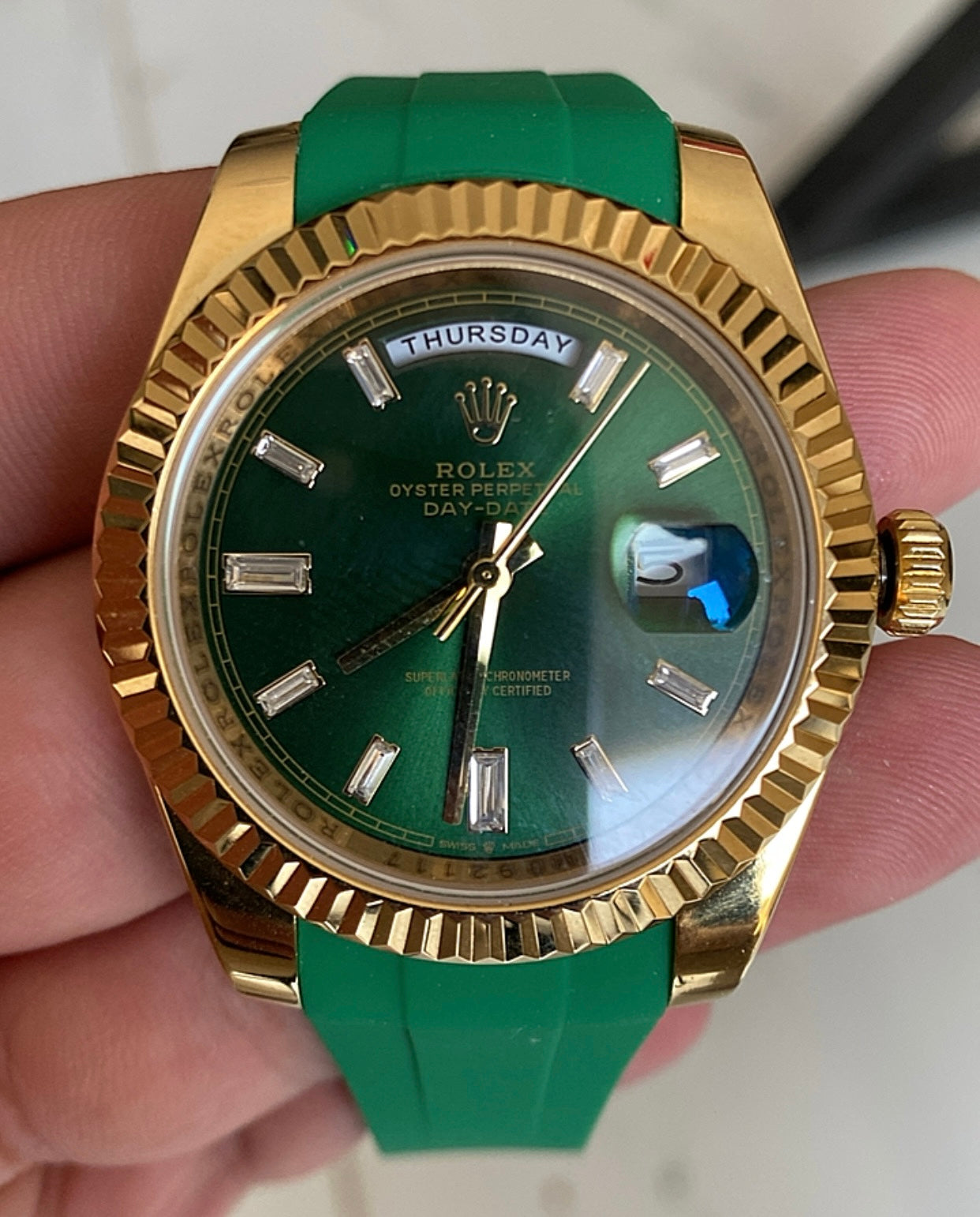 رولكس داي ديت جرين اومبريه ستراب اخضر - جراند ماستر ما احد بفرقها وهي بيدك - حبة واحدة