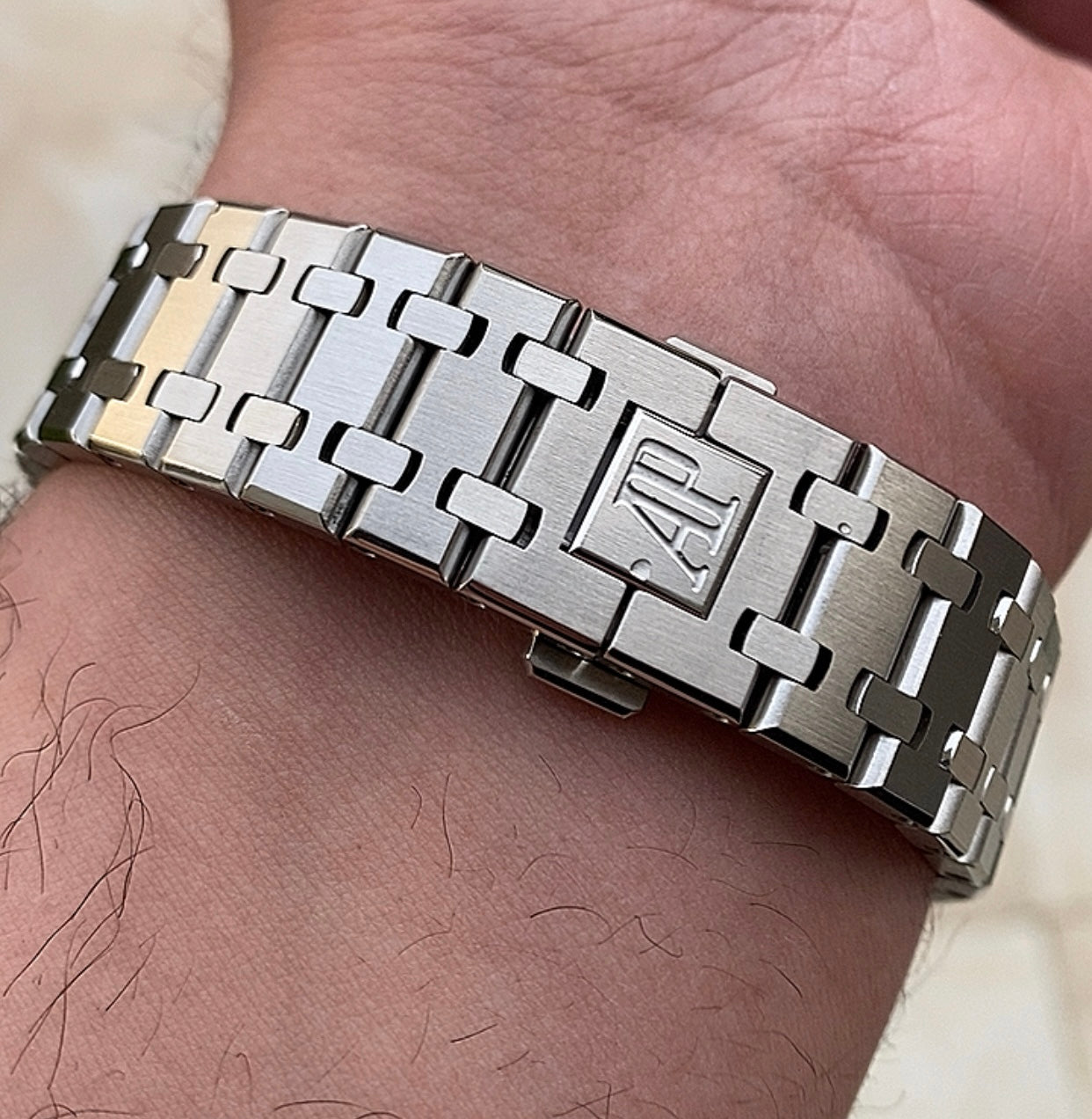 AP Royal Oak black dial - حبة وحدة مستحيل تميزها عن الاصلية