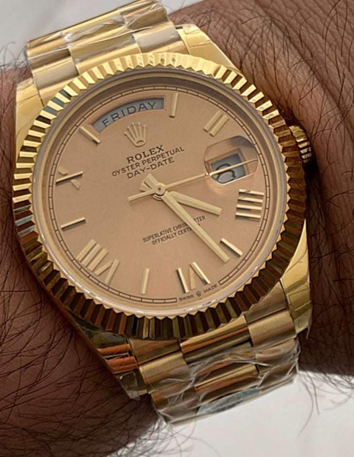 حبة واحدة في العراق- رولكس داي ديت فول ذهب اصفر طلاء ١٨ - الساعة طبق الأصل برقم تسلسلي اصلي و ماكينة سويسري مطابقة للأصل