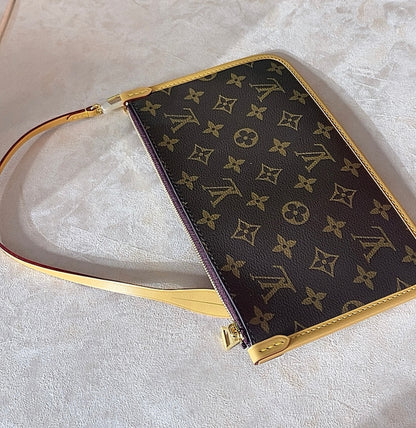 (جنطة وستانلي اصدار خاص  LV Neverfull ) لا تميز عن الاصلية وياها كامل الشهادات