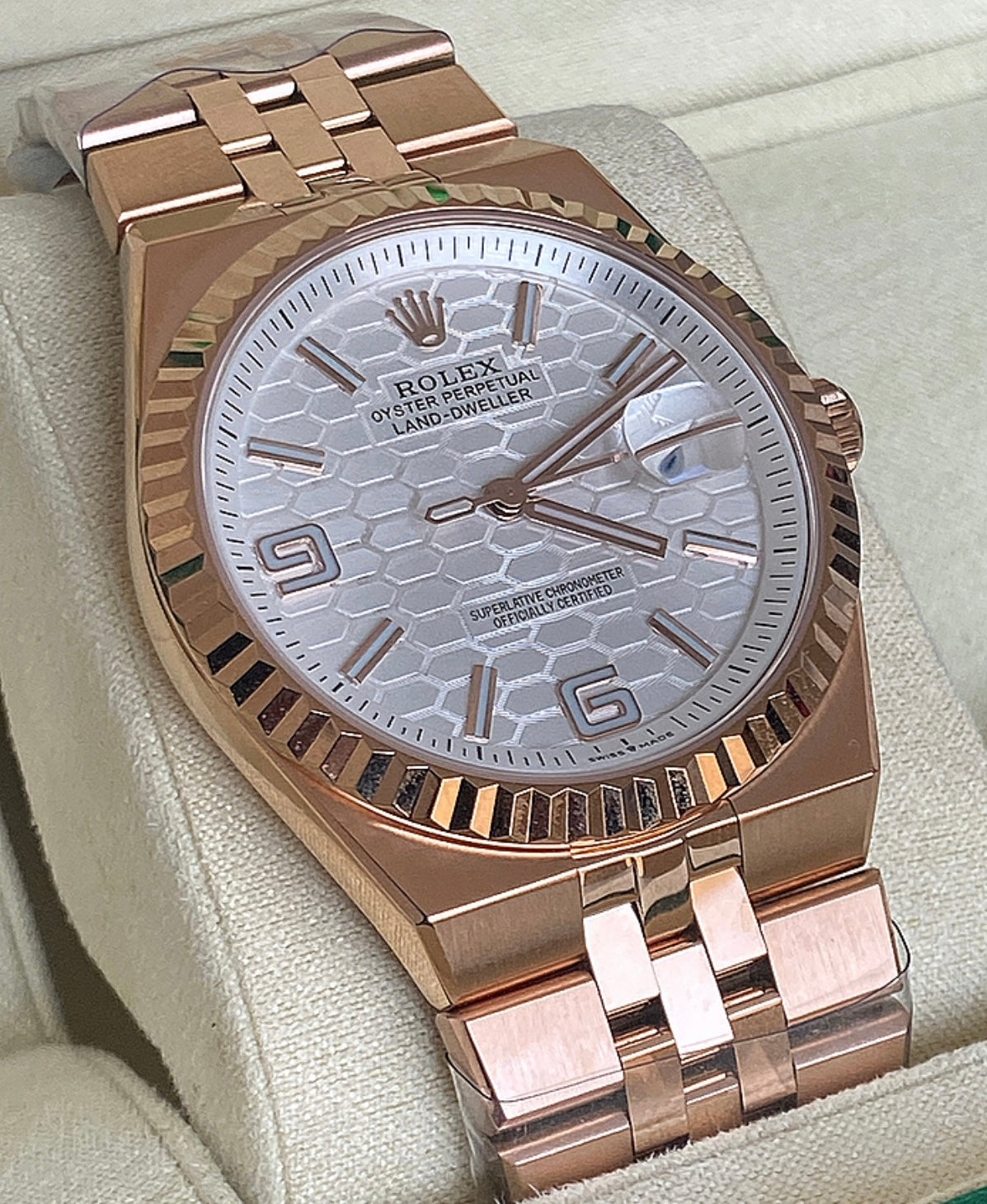 رولكس سكاي دولر ٢٠٢٥ روز جولد مينا ابض- كلين طبق الأصل