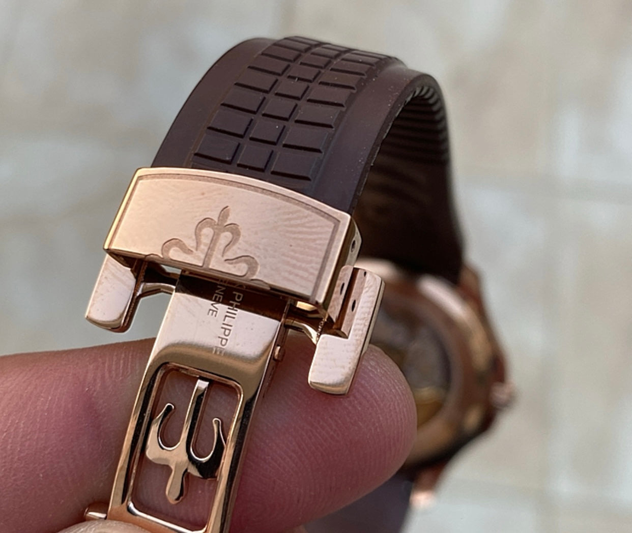 باتيك فيليب اكوا نوت روز جولد ستراب بني و مينا اومبريه- كلين طبق الاصل لا تميز