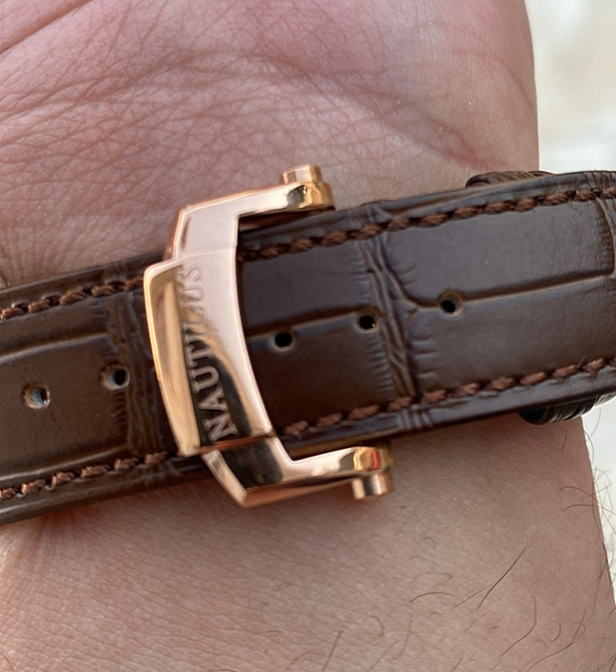 باتيك فيليب نوتلس روز جولد ستراب جلد بني و مينا اومبريه- كلين طبق الاصل لا تميز