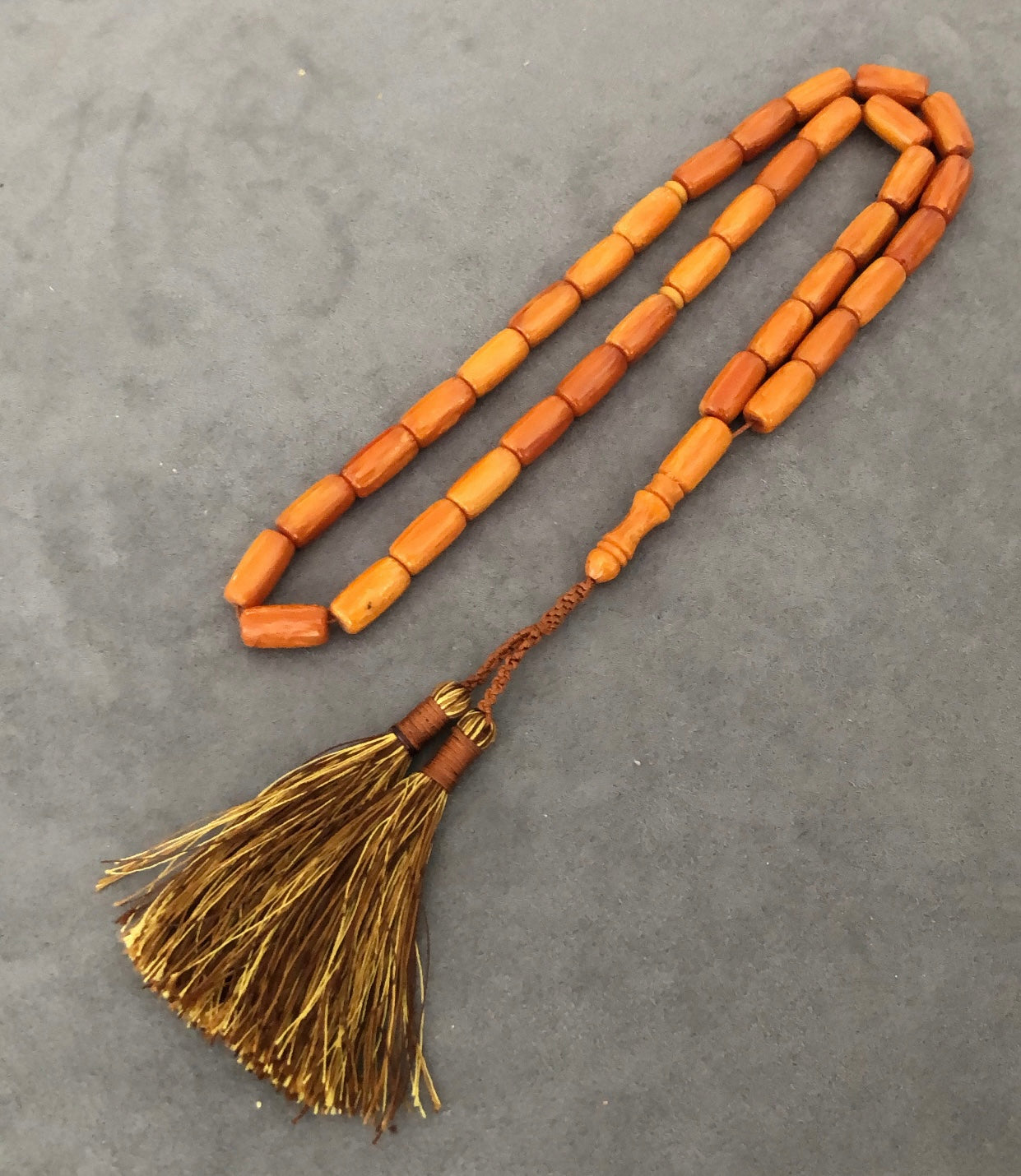 سبحة سندلوس عتيق عمر يزيد عن 50 سنة