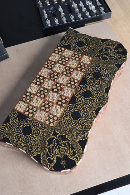 طاولي + شطرنج  زخرفة سوداء راقية صناعة يدوية - جنطة جلد فاخرة السعر بدون احجار شطرنج ٥٥٠ الف ومع احجار شطرنج ٦٥٠ الف