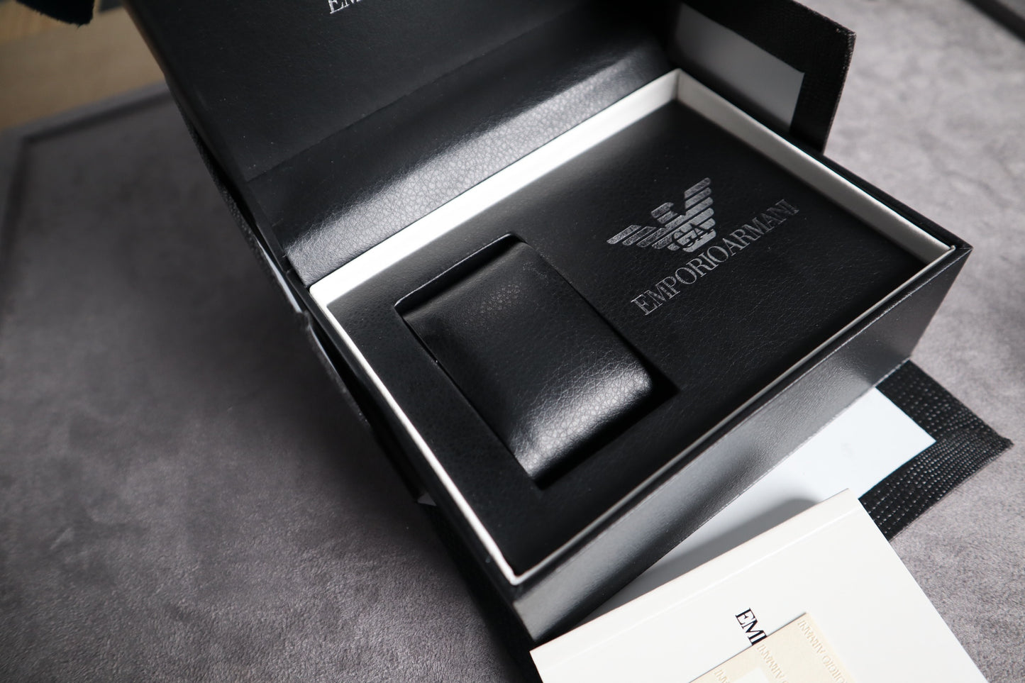 ساعة ارماني جراند ماستر - حبة واحدة من كل لون