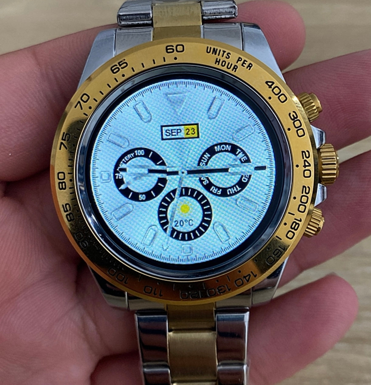 ساعة رجال الأعمال الدكية