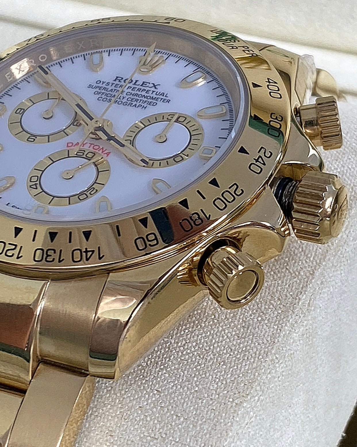 رولكس دايتونا ذهب اصفر مينا ابيض كلين - ذهب طلاء عيار ١٨  ليعطي نفس لمعان الأصلي