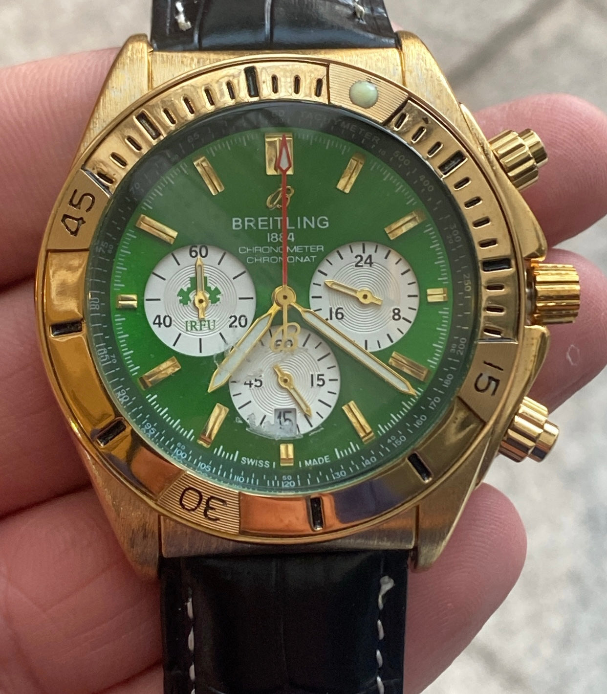 بريتلنج ذهبي و اخضر سير اسود