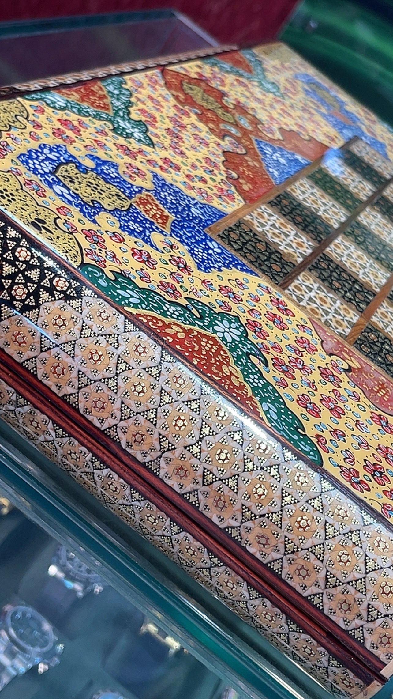 طاولي صناعة يدويه بالكامل قطعه واحده مع جنود براص واحجار الطاولي واحده فقط الرجاء عدم الاحراج