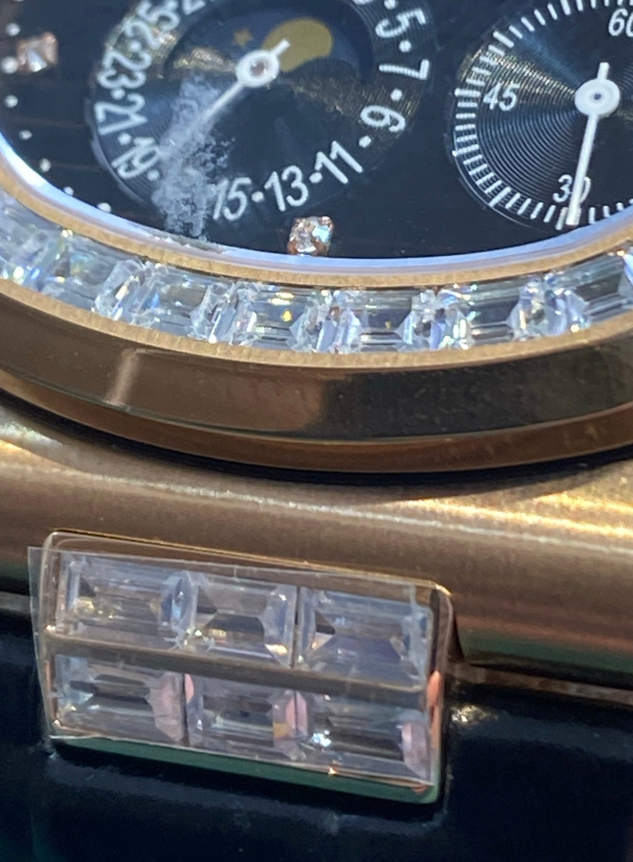 باتيك فيليب 5712 نوتلس رئاسية - كلين طبق الاصل جلد اسود بيزل الماس - تشطيب عالي جداً لا يميزلأول عميل: