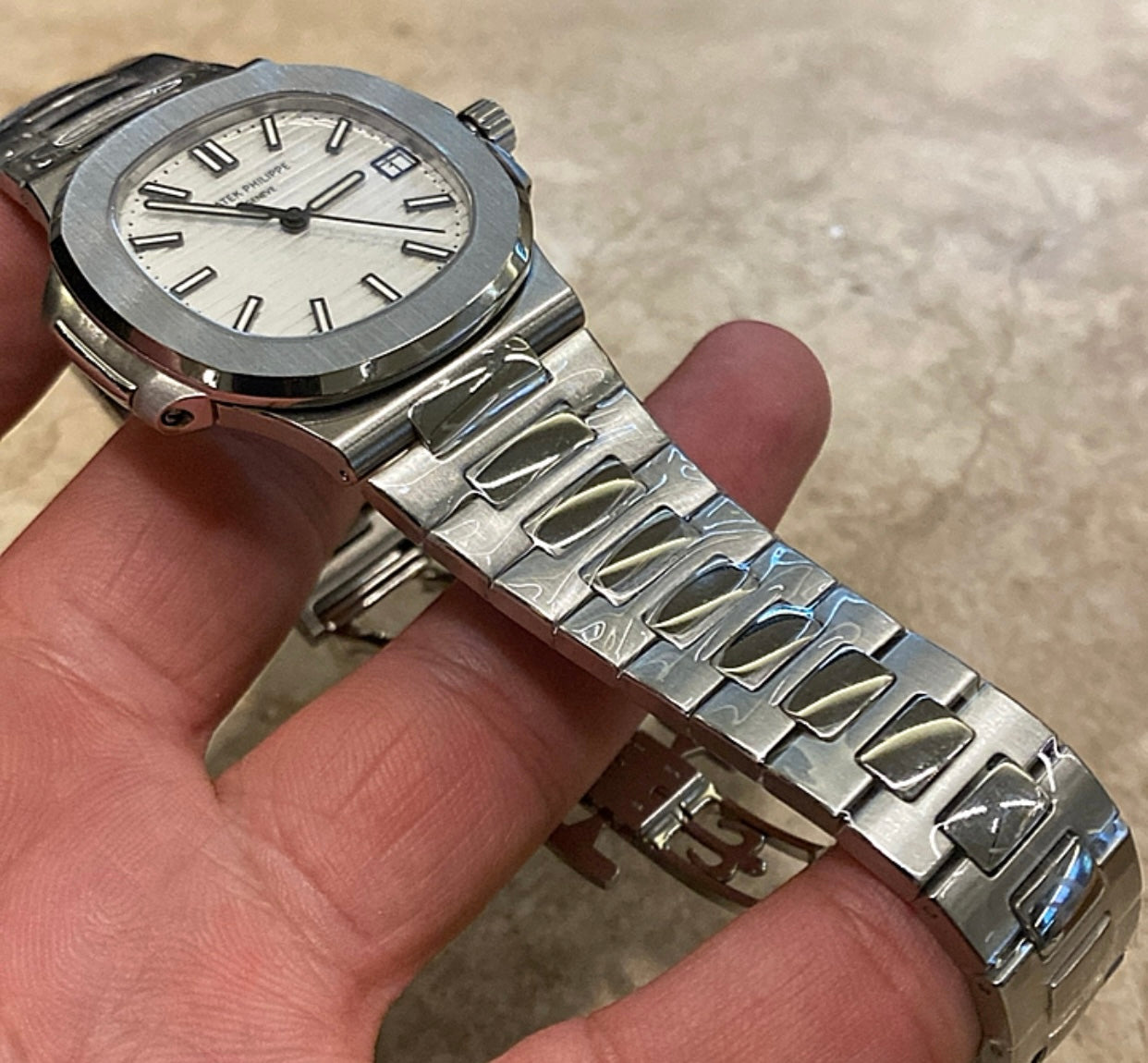 باتيك فيليب مينا ابيض - كلين طبق الأصل لا تميز عن الأصلية