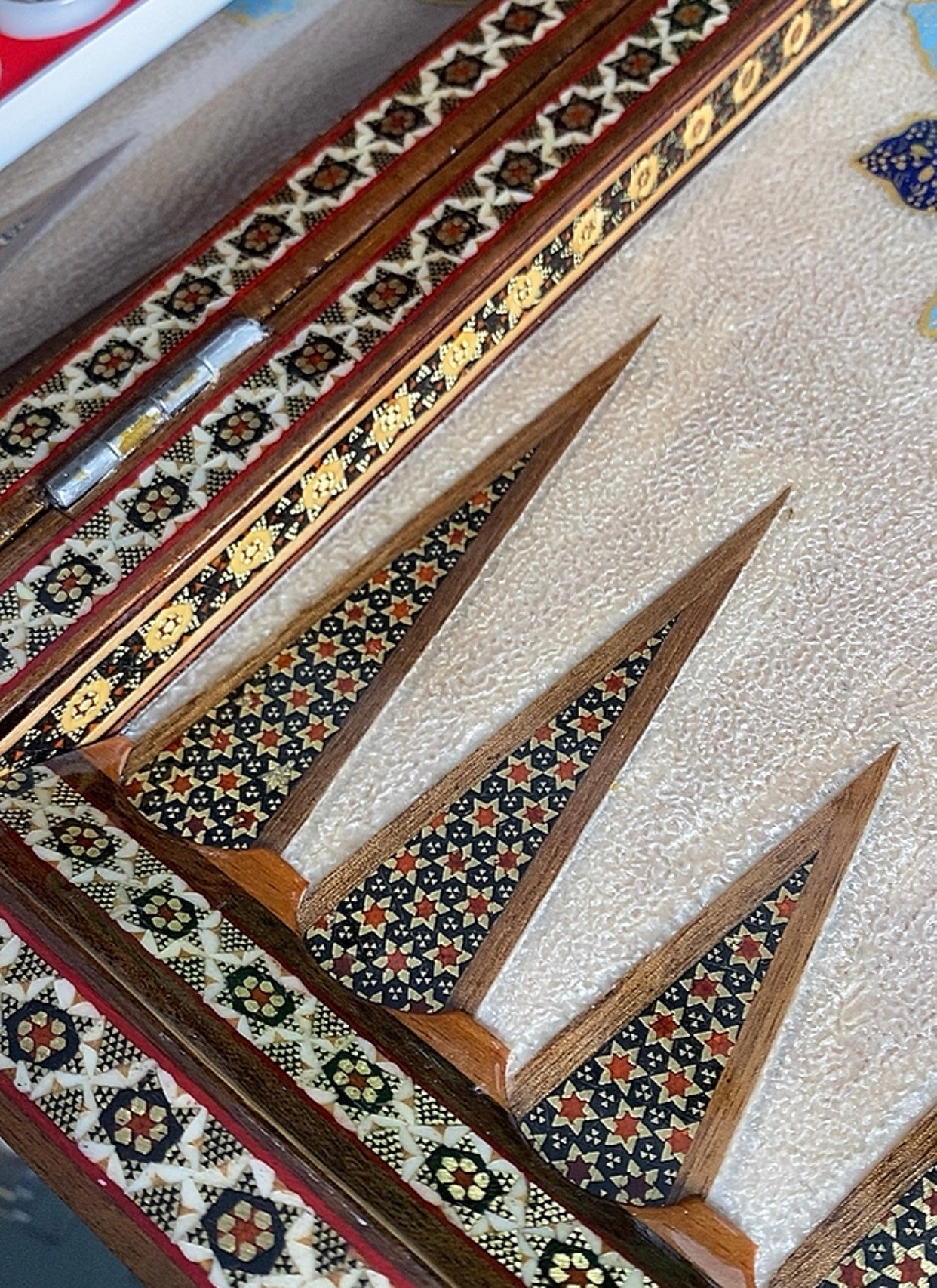 تحفة فنية صناعة يدوية - طاولي و شطرنج رسمة واحدة فقط يعني الحبة الوحيدة في العراق - احجار الطاولي و الشطرنج صناعة يدوي  بادق التفاصيل (t2)