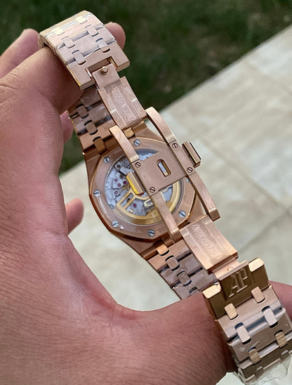 AP ROYAL OAK - رويال اوك كلين اعلى جودة- روز جولد  (السعر بالاردني 550 دينار واصلة لعمان)