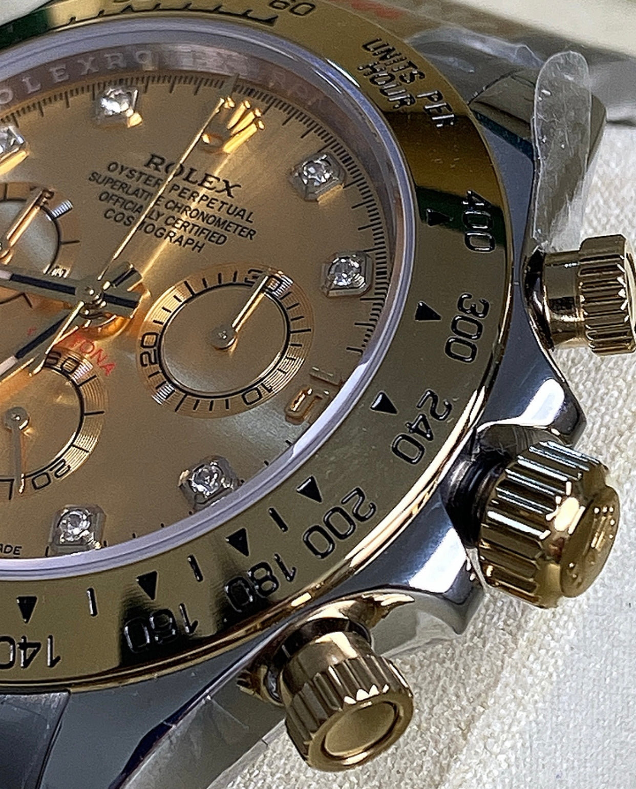 رولكس دايتونا ستيل و ذهب اصفر مينا ذهب  كلين - ذهب طلاء عيار ١٨  ليعطي نفس لمعان الأصلي