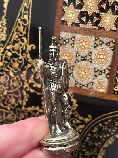 قطعه واحدة طاولي صناعة يدوية بالكامل اسود ملكي مع جنود براص اصلي وجنطة جلد فاخره