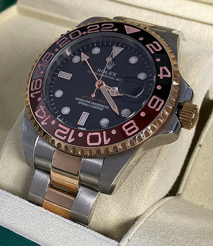 رولكس جي أم تي رووت بيير  اصدار ٢٠٢٤ جراند ماستر - مستعملة بحالة الجديد وياها حافظة جلد من رولكس