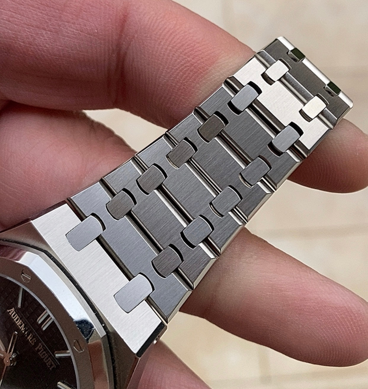 AP Royal Oak black dial - حبة وحدة مستحيل تميزها عن الاصلية
