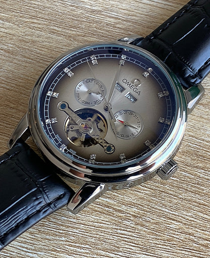 اوميغا توربين بيج ديت التصميم الكلاسيك - جلد اسود و لون المينا كابتشينو اومبريه