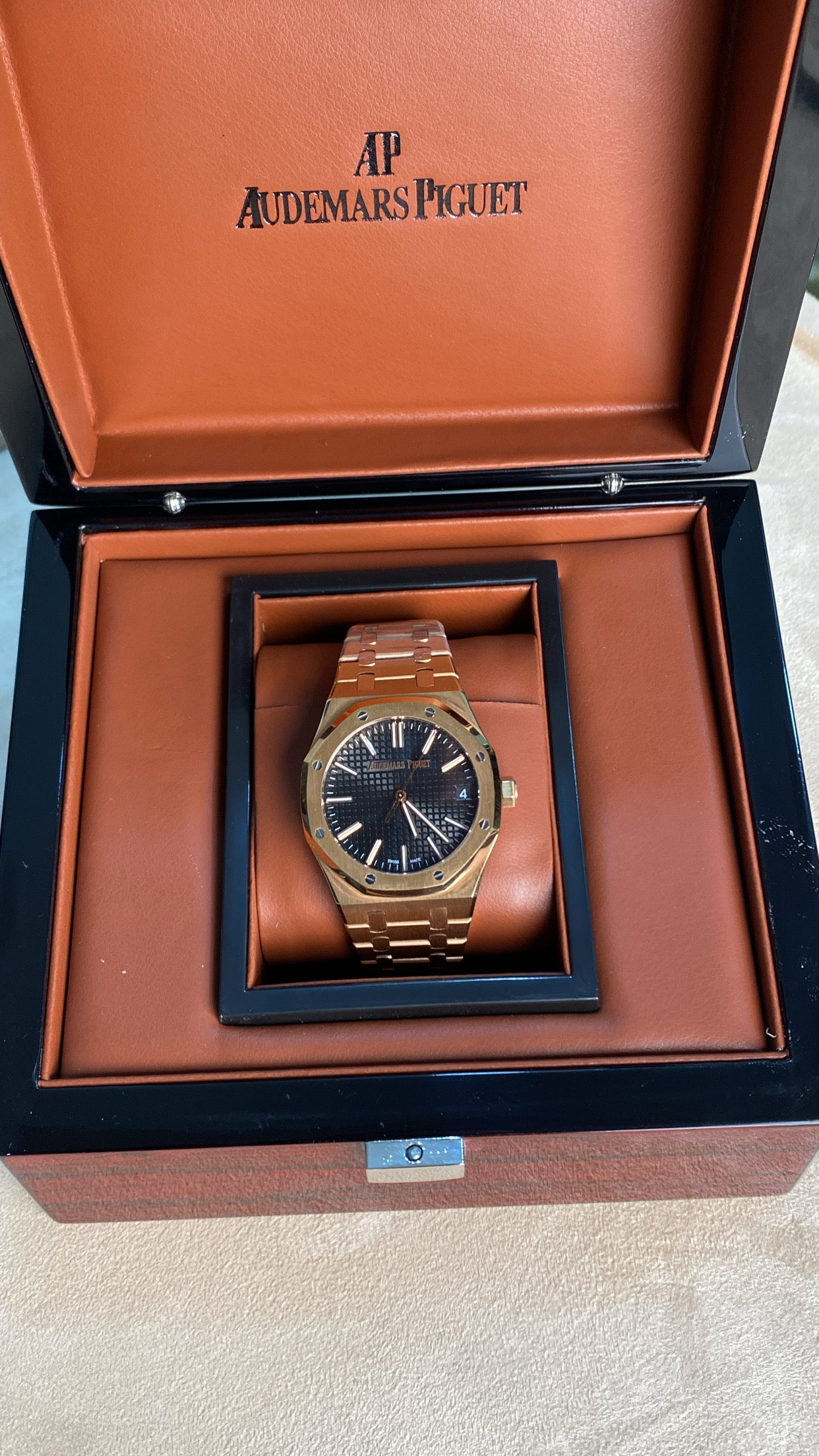 AP Royal Oak - رويال اوك روز جولد مينا اسود كلين