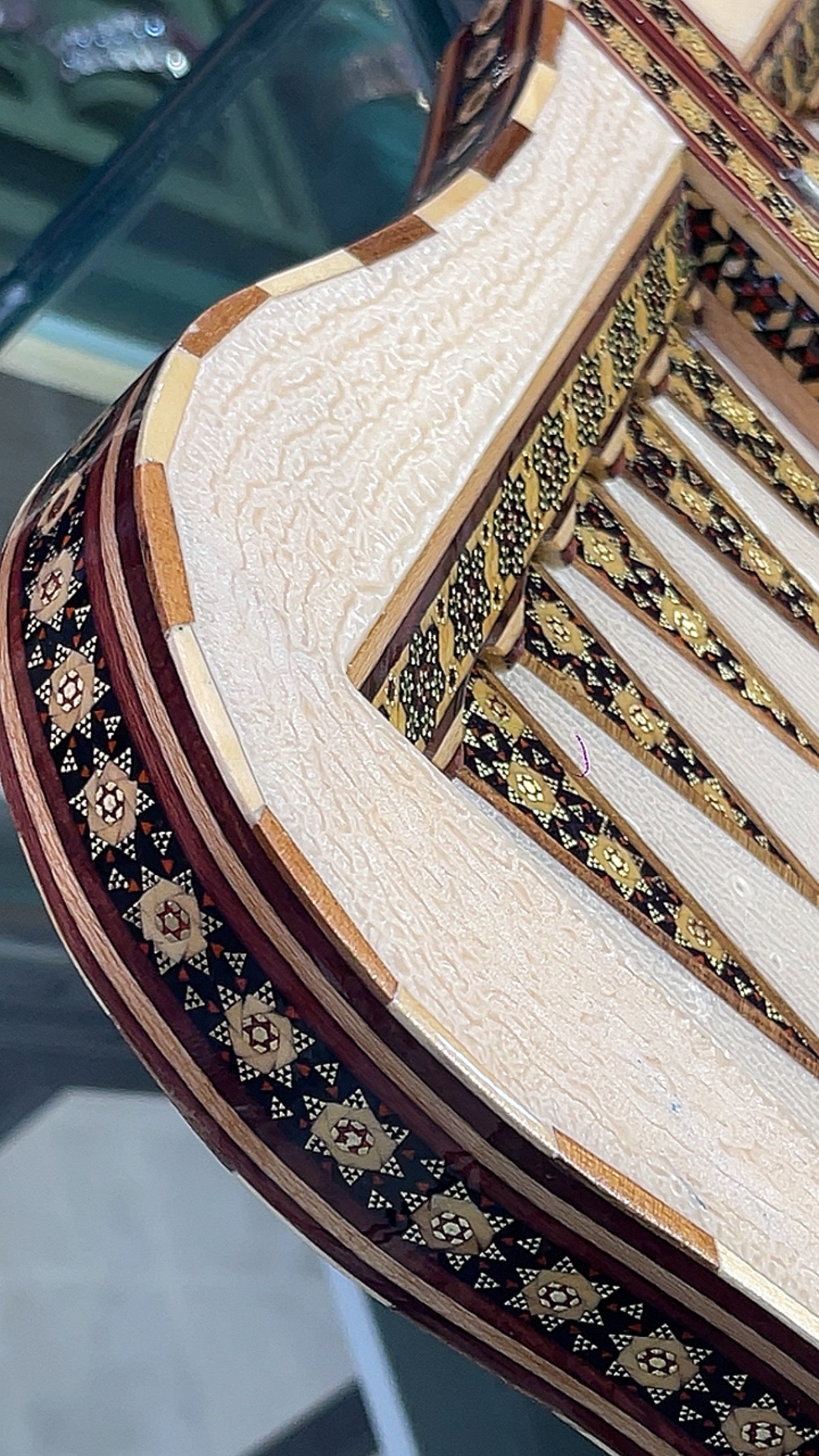 السعر الف دينار اردني طاولي صناعة يدويه بالكامل قطعه واحده مع جنود براص واحجار الطاولي واحده فقط الرجاء عدم الاحراج