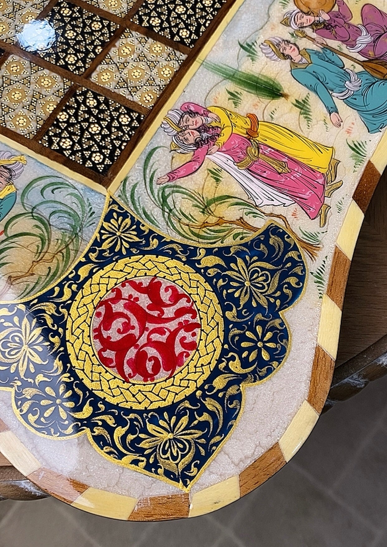تحفة فنية صناعة يدوية - طاولي و شطرنج رسمة واحدة فقط يعني الحبة الوحيدة في العراق - احجار الطاولي و الشطرنج صناعة يدوي  بادق التفاصيل