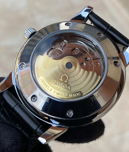 اوميغا توربين بيج ديت التصميم الكلاسيك - جلد اسود و لون المينا كابتشينو اومبريه