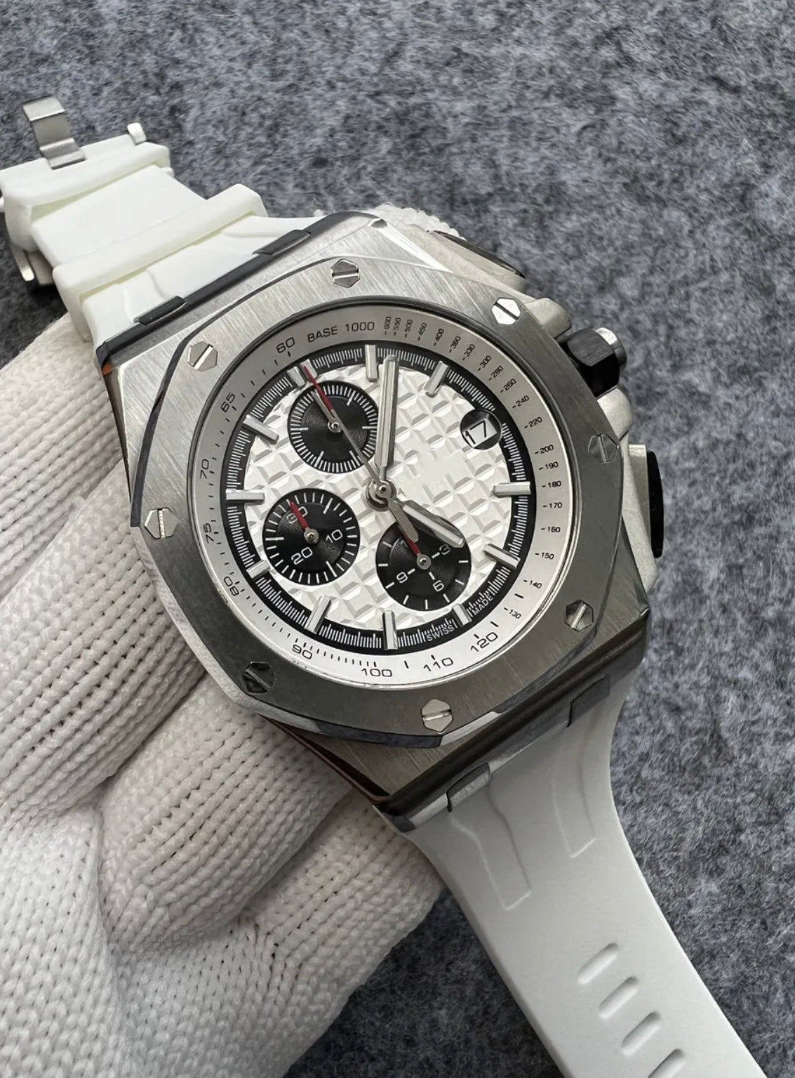 Audemars Piguet Royal Oak Offshore 42 mm  - كلين تايتل قطعة واحدة فقط في العراق