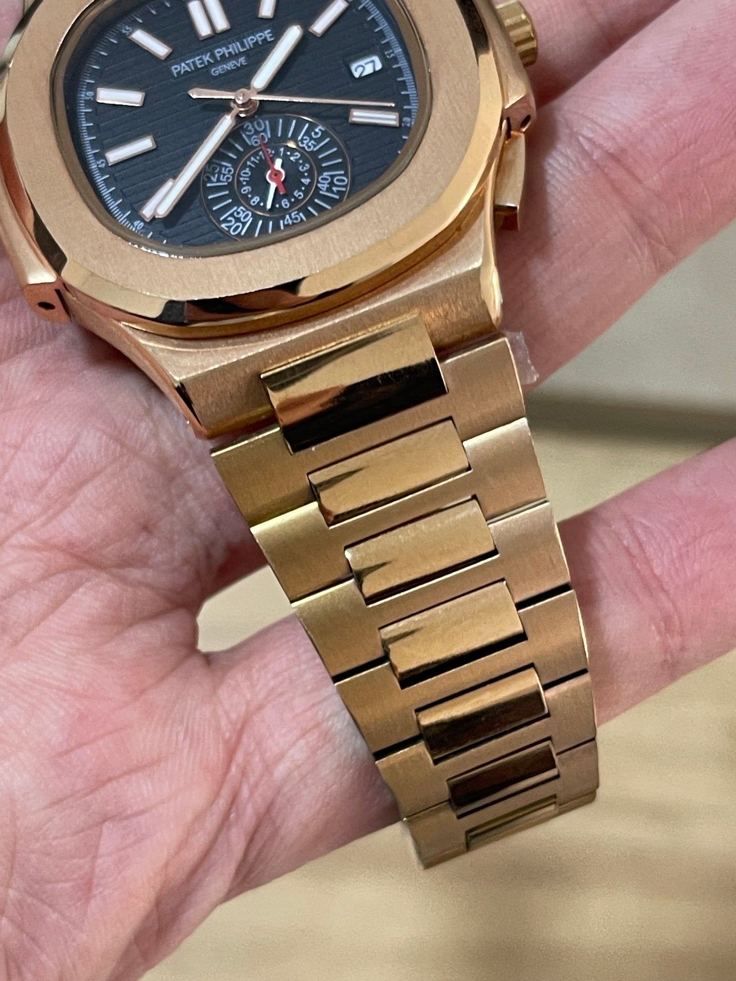 السعر ٢٥٠ دينار باتيك فيليب روز جولد ماستر