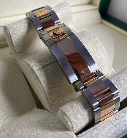 رولكس جي أم تي رووت بيير  اصدار ٢٠٢٤ جراند ماستر - مستعملة بحالة الجديد وياها حافظة جلد من رولكس