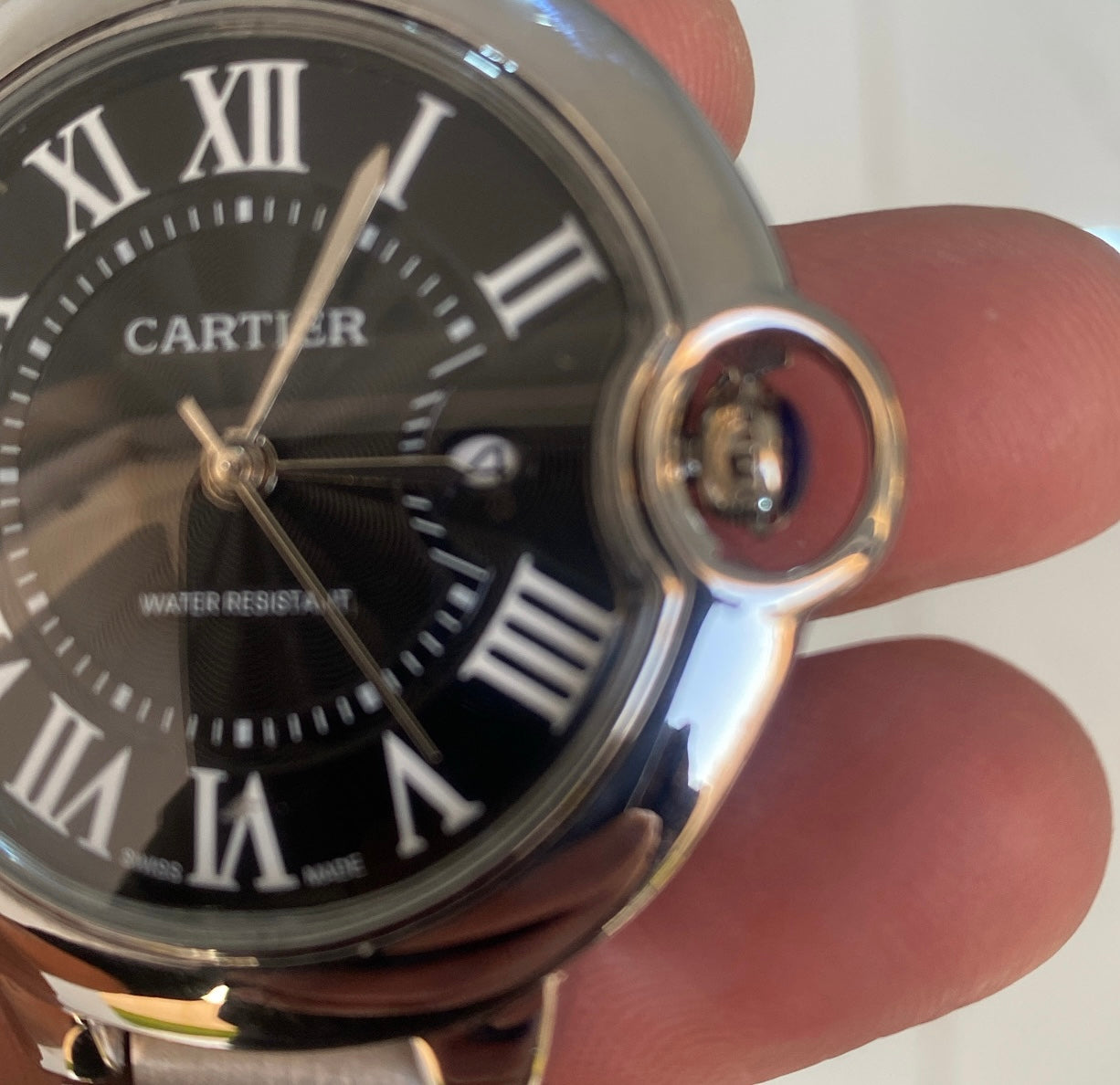 السعر بالدينار الاردني120 دينار  ساعه كارتير فضي و اسود