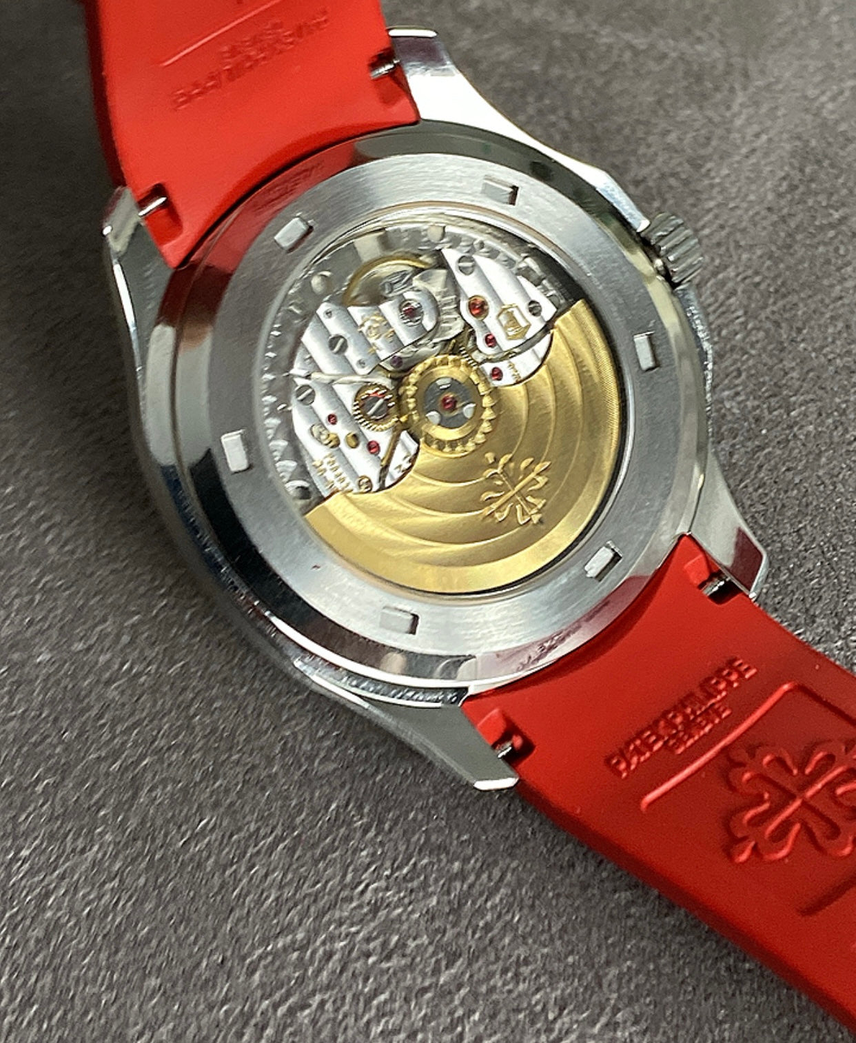 باتيك فيليب اكوا نوت ستراب احمر - طبق الاصلية