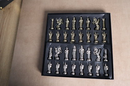 طاولي + شطرنج  زخرفة سوداء راقية صناعة يدوية - جنطة جلد فاخرة السعر بدون احجار شطرنج ٥٥٠ الف ومع احجار شطرنج ٦٥٠ الف