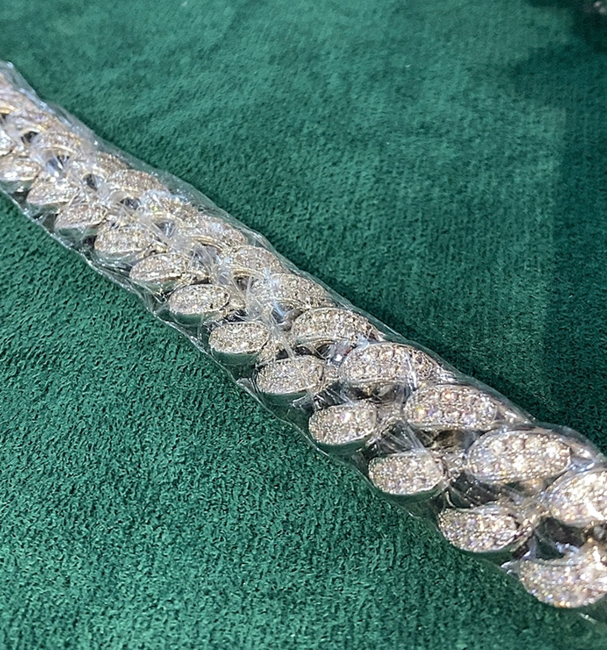 ICED OUT CUBAN  ماستر كوبي حجر ميوسنابت السعر 750 ألف