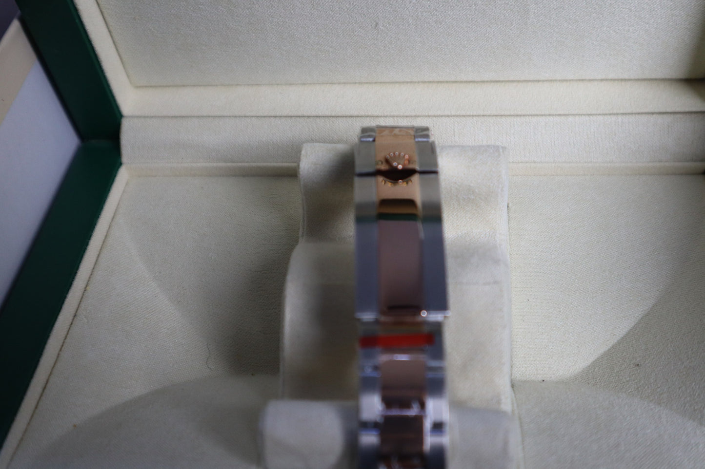 رولكس ياخت ماستر الاصدار الكلاسيكي 2023 تو تون روز جولد طلاء عبار 18 قطعة واحدة كلين