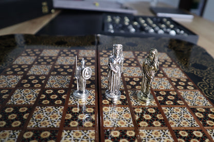 طاولي + شطرنج  زخرفة سوداء راقية صناعة يدوية - جنطة جلد فاخرة السعر بدون احجار شطرنج ٥٥٠ الف ومع احجار شطرنج ٦٥٠ الف