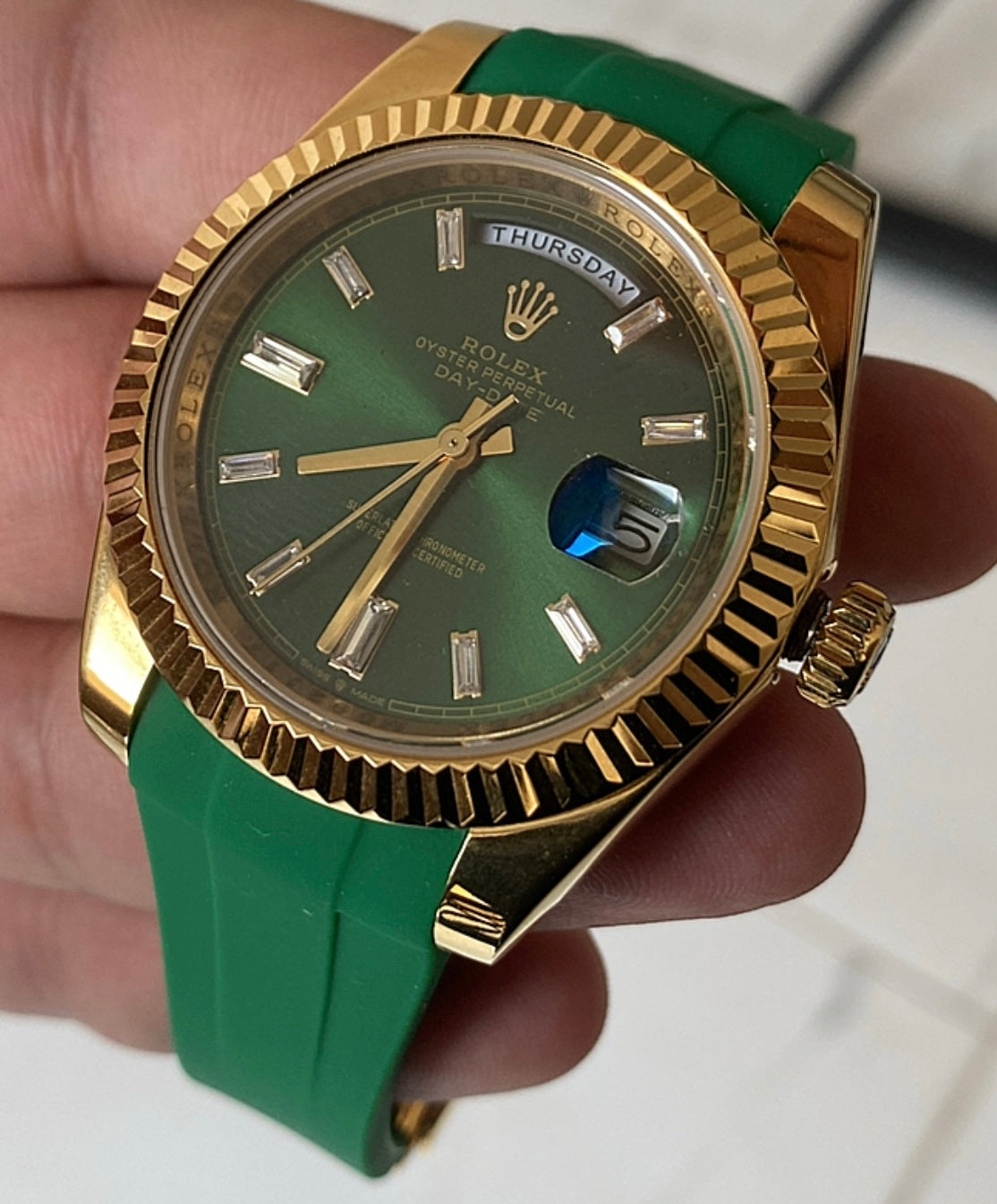 رولكس داي ديت جرين اومبريه ستراب اخضر - جراند ماستر ما احد بفرقها وهي بيدك - حبة واحدة