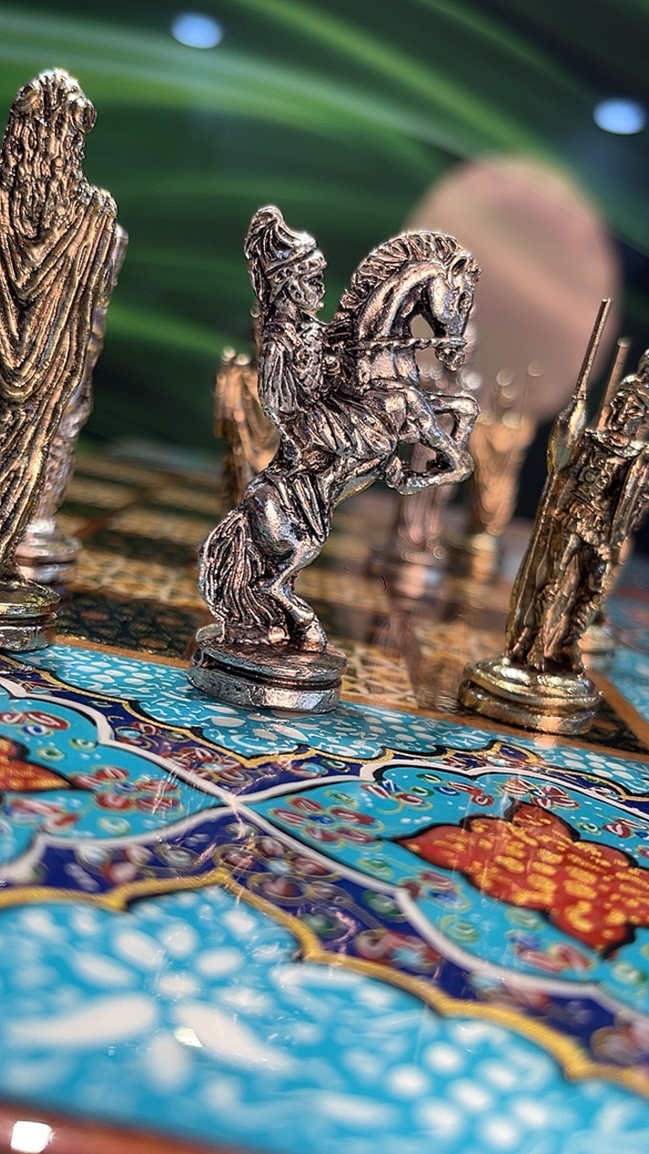 السعر الف دينار طاولي صناعة يدويه بالكامل قطعه واحده مع جنود براص واحجار الطاولي واحده فقط الرجاء عدم الاحراج