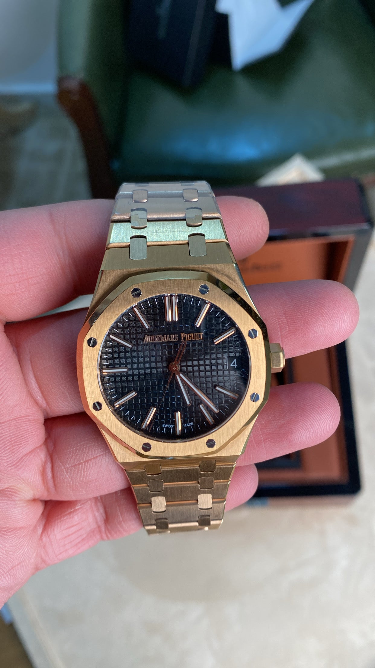 AP Royal Oak - رويال اوك روز جولد مينا اسود كلين