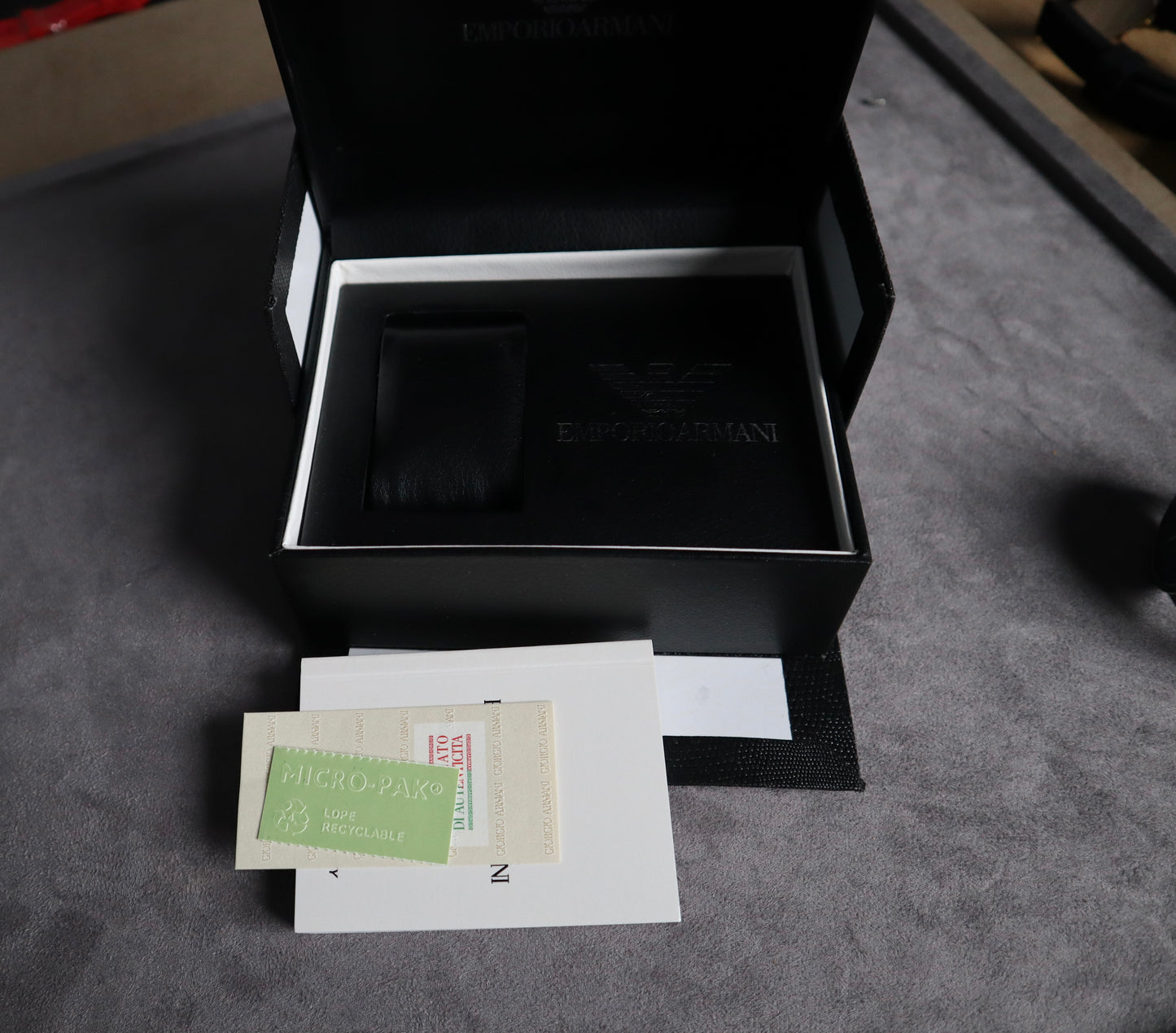 ساعة ارماني جراند ماستر - حبة واحدة من كل لون