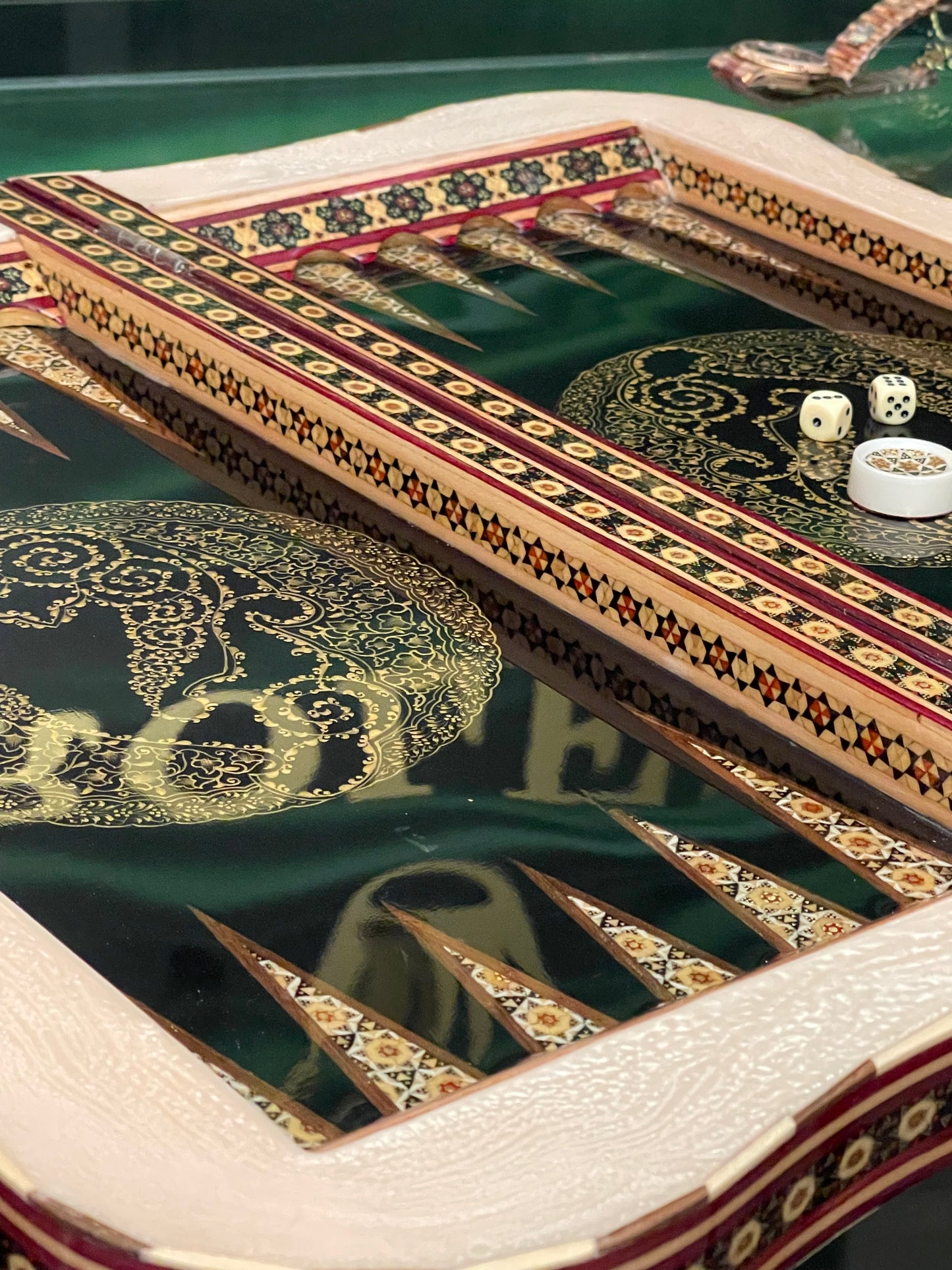 قطعه واحدة طاولي صناعة يدوية بالكامل اسود ملكي مع جنود براص اصلي وجنطة جلد فاخره