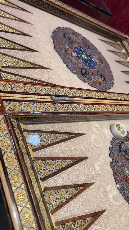 طاولي صناعة يدويه بالكامل قطعه واحده مع جنود براص واحجار الطاولي واحده فقط الرجاء عدم الاحراج