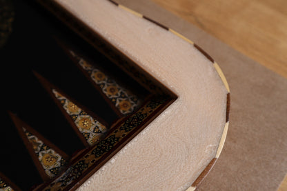 طاولي + شطرنج  زخرفة سوداء راقية صناعة يدوية - جنطة جلد فاخرة السعر بدون احجار شطرنج ٥٥٠ الف ومع احجار شطرنج ٦٥٠ الف