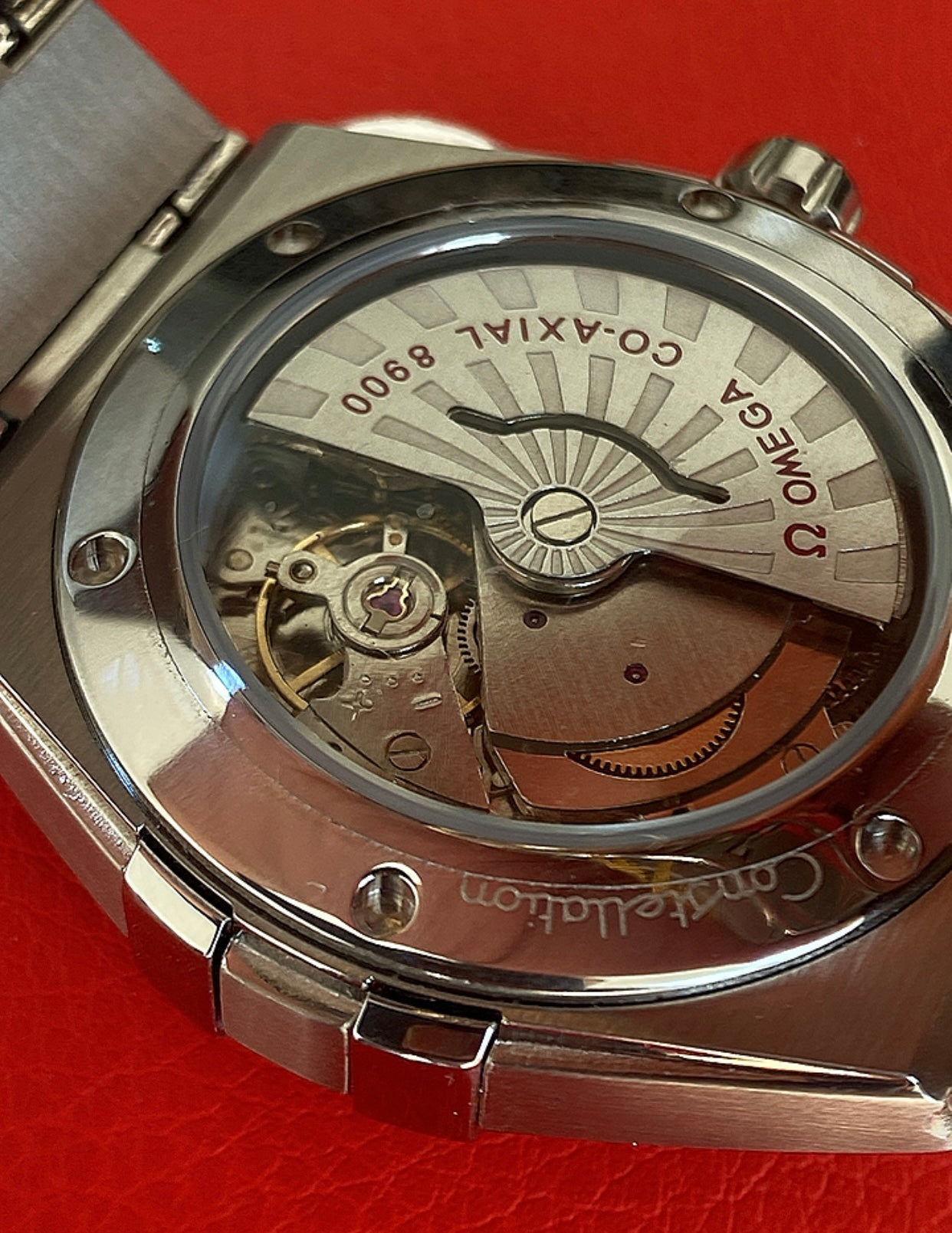 اوميجا كونستليشن كرونوميتر -ساعة سوبر كلون