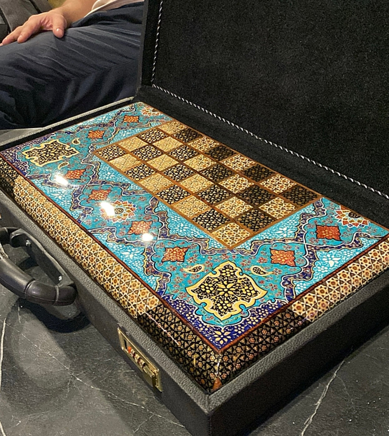 طاولي و شطرنج صناعة يدوي - تحفة فنية متوفر حبة واحدة من هذا التصميم فقط