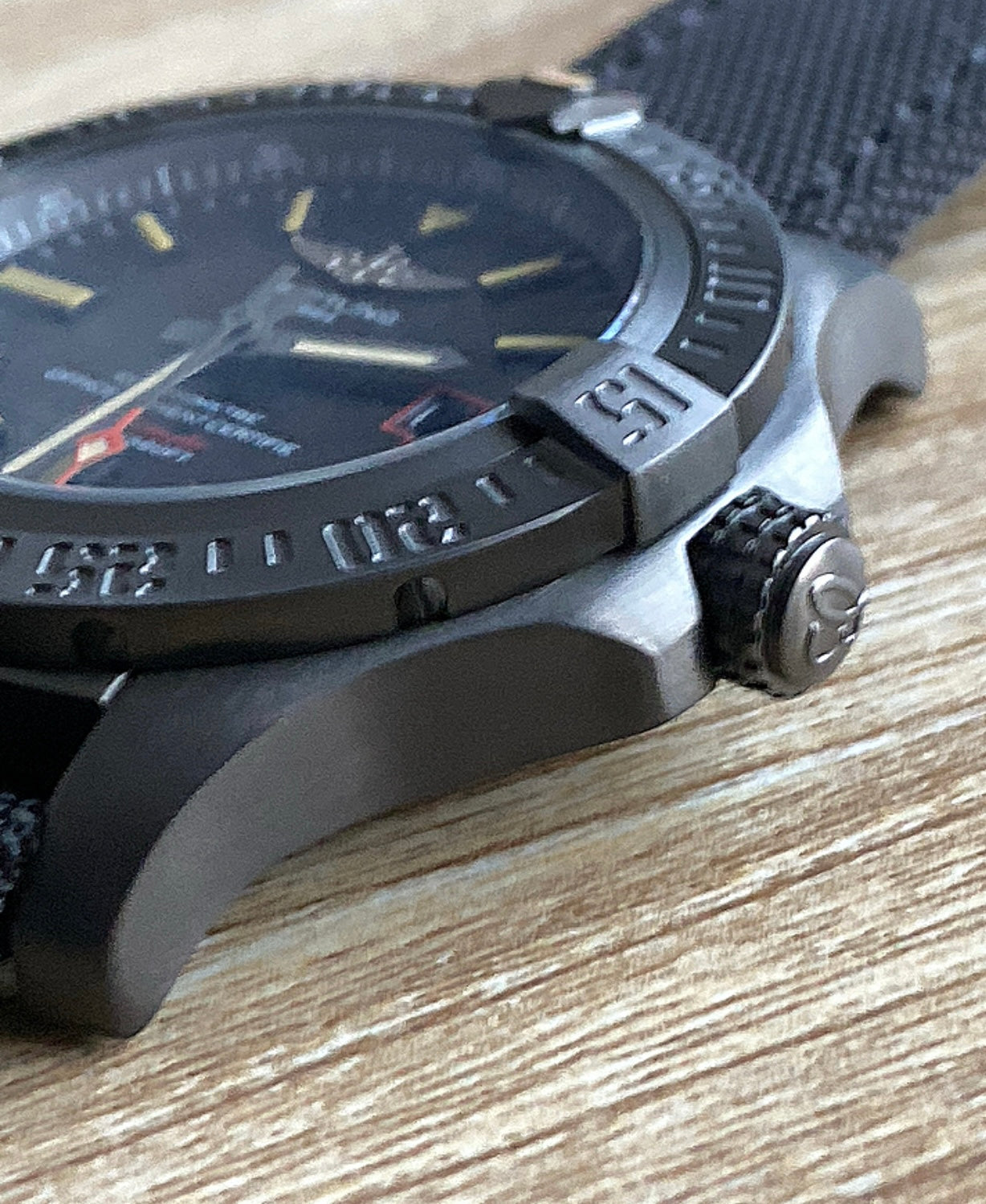 بريتلنج بلاك بيرد تيتانيو و سير كاربون فايبر - كلين طبق الأصل ماكينة سويسري - الساعة اصدار خاص متوفر قطعة واحدة